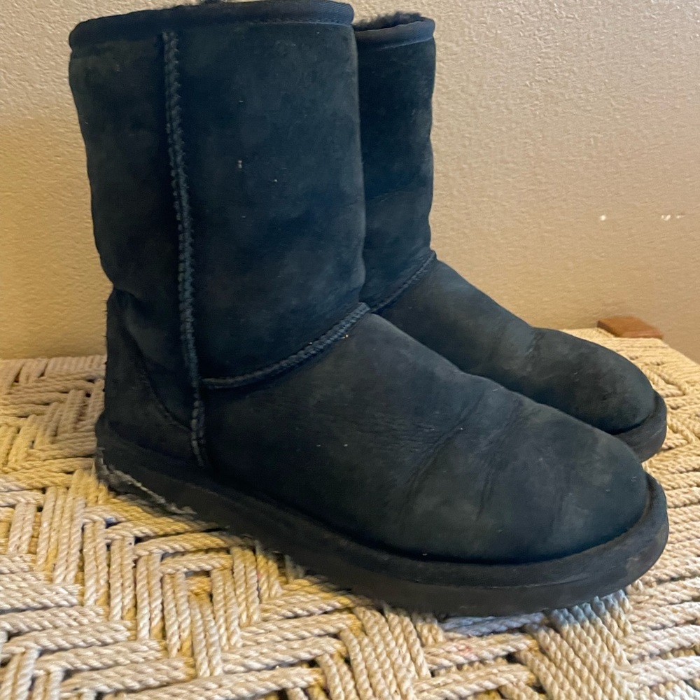 Women's black short uggs